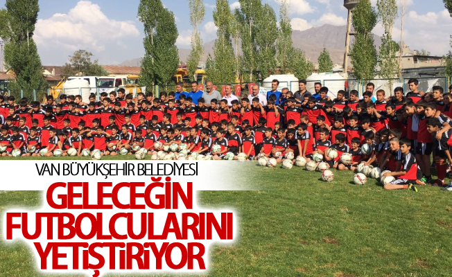 Van Büyükşehir geleceğin futbolcularını yetiştiriyor