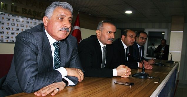 AK PARTİLİ ADAYLAR MUHTARLARLA BİR ARAYA GELDİ - VAN HABERLERİ