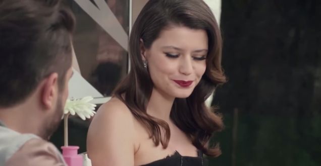 Beren Saat ve Kenan Doğulu Arçelik reklamı olay oldu!İkili öpüştü izle#askileyap