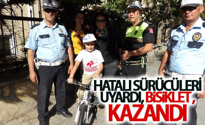 Hatalı sürücüleri uyardı, bisiklet kazandı