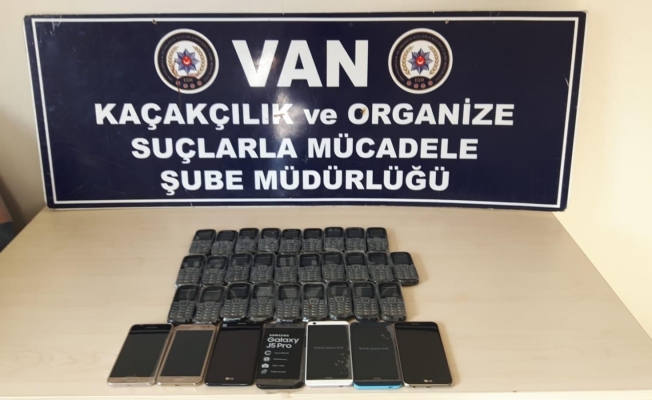 Van’da cep telefonu kaçakçılığı