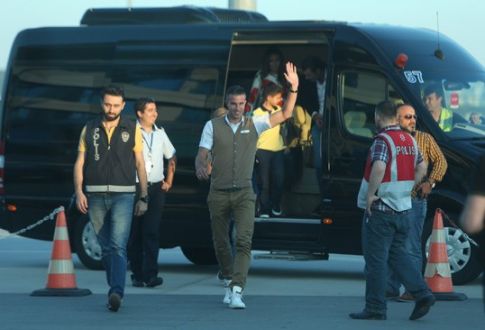 Robin Van Persie imza töreni ne zaman!İmza töreninde hangi tribünler açılacak!