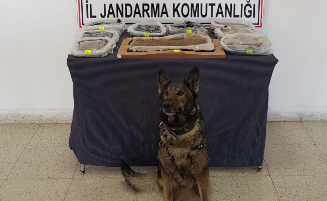 Dolap kapağında 9 kilo 226 gram eroin ele geçirildi