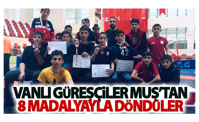 Vanlı güreşçiler Muş’tan 8 madalyayla döndüler