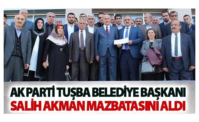 Ak Parti Tuşba Belediye Başkanı Salih Akman mazbatasını aldı