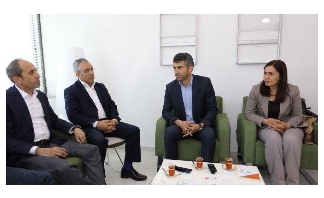 KESK Eş Genel Başkanı İpekyolu Belediye Eş Başkanlarını Ziyaret Etti