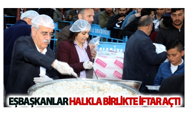 Eşbaşkanlar halkla birlikte iftar açtı