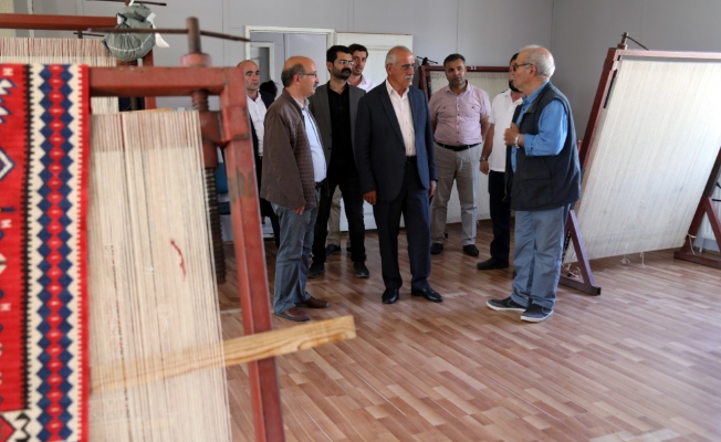 Eşbaşkan Avcı El Sanatları ve Kilim Atölyesini ziyaret etti