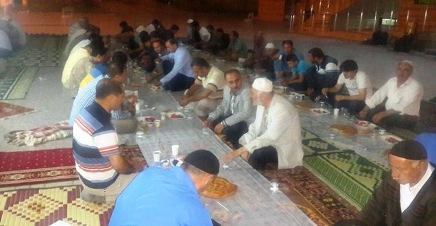 Cami Avlusunda Sahur!