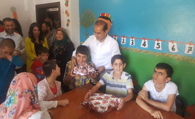 Başkan Sezer'den engelli çocuklara ziyaret