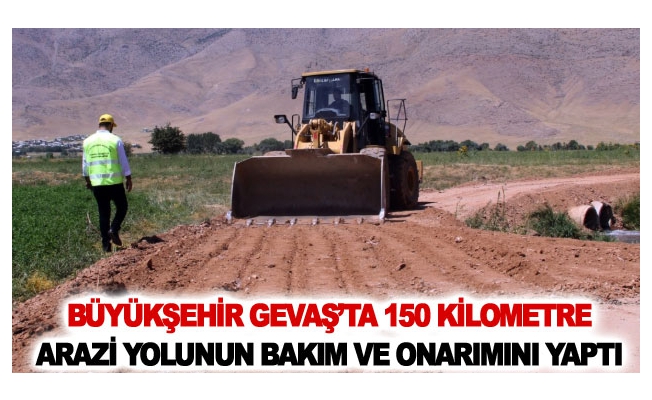 Büyükşehir Gevaş’ta 150 kilometre arazi yolunun bakım ve onarımını yaptı