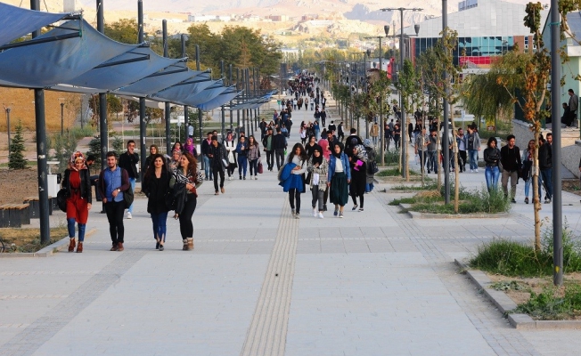 Van YYÜ Lisans ve Önlisans Programlarına Büyük İlgi