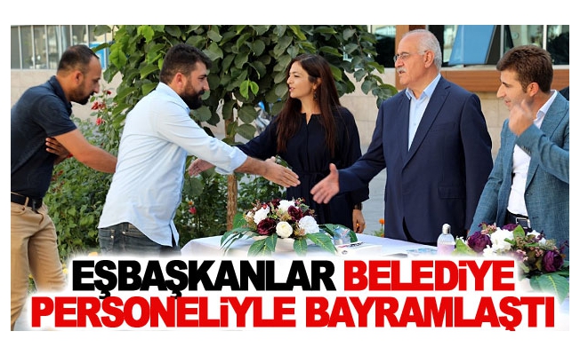 Eşbaşkanlar belediye personeliyle bayramlaştı