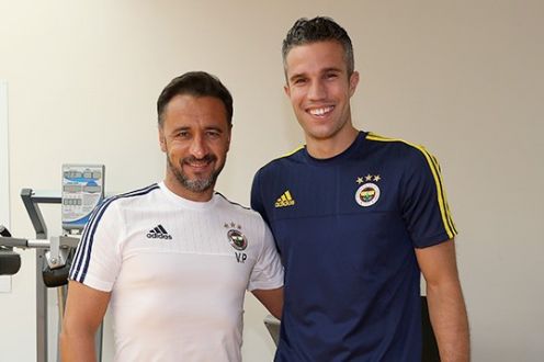 Robin Van Persie ilk antremanına çıktı arkadaşları ile tanıştı izle!