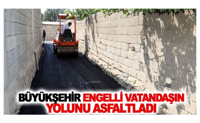 Büyükşehir engelli vatandaşın yolunu asfaltladı