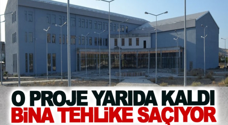 O Proje yarıda kaldı! Bina tehlike saçıyor