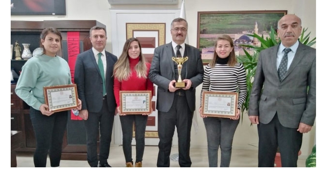 Türkiye üçüncüsü olan öğretmenler başarı belgelerini aldı