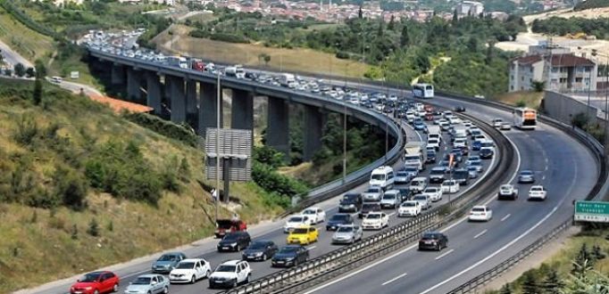 Tatil dönüşü yollarda son durum!Trafik yoğun alllak bullak