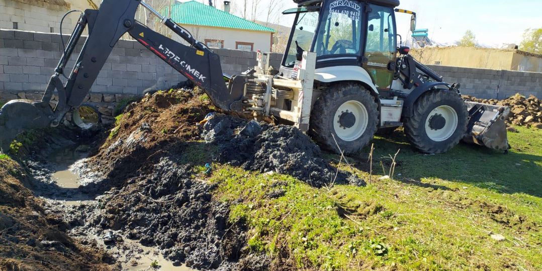 Büyükşehir Belediyesi tarımsal sulama kanallarında temizlik yaptı