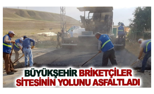 Van Büyükşehir Belediyesi briketçiler sitesinin yolunu asfaltladı