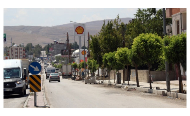 Hacıbekir caddesinde yenileme çalışmaları devam ediyor