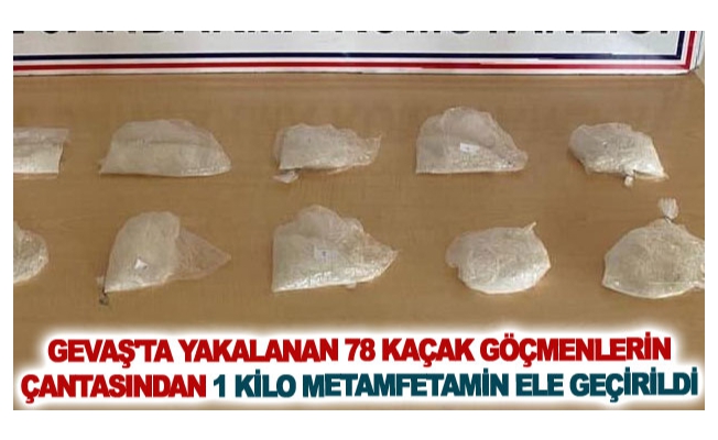 Gevaş'ta yakalanan 78 kaçak göçmenlerin çantasından 1 kilo metamfetamin ele geçirildi