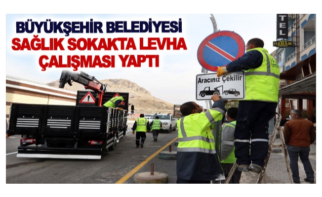 Büyükşehir Belediyesi sağlık sokakta levha çalışması yaptı