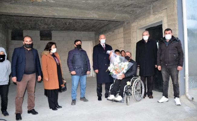 Başkan Akman, engelli vatandaş için asansör yaptı