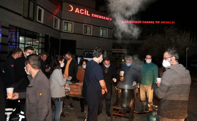Tuşba Belediyesinden sağlık ve güvenlik çalışanlarına sıcak çorba ikramı