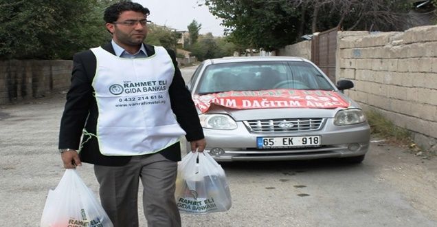 Rahmeteli Derneği'nden 830 Aileye Ramazan Yardımı!