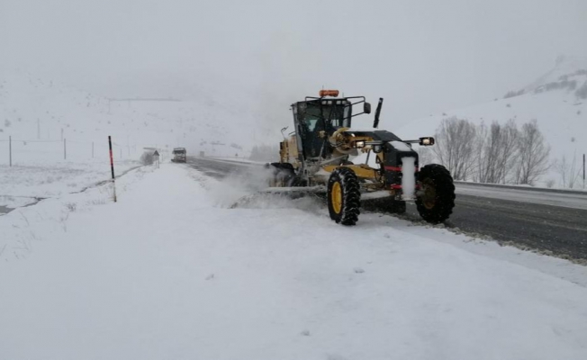 Van’da 57 yerleşim yerinin yolu ulaşıma kapandı