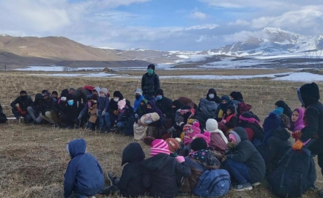 İran’a geçmek isteyen 59 düzensiz göçmen yakalandı