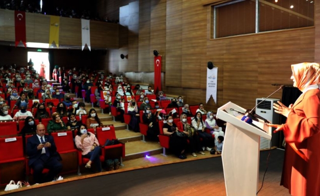 Büyükşehir Belediyesi'nden Anne Baba Okulu semineri