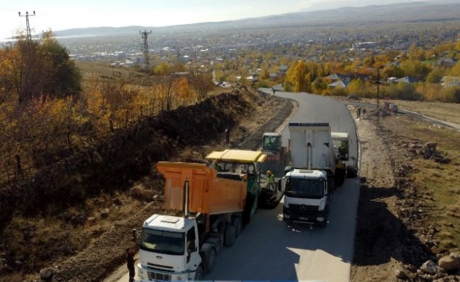 Erciş'te 3 mahallenin yolu asfaltlandı