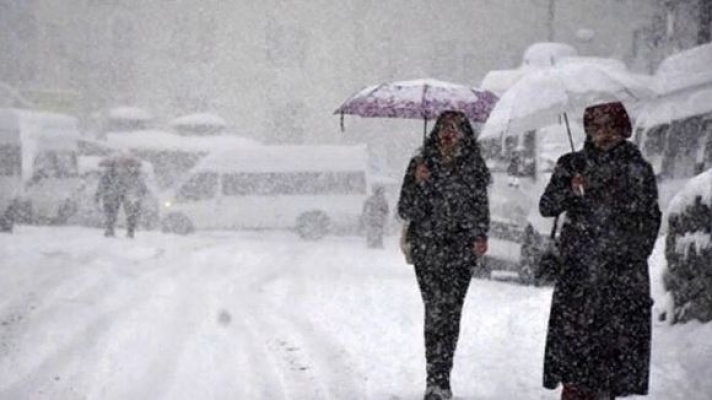 Van'da yoğun kar yağışı başladı