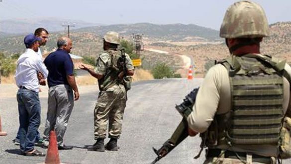 Erciş'te polise saldırı:2 yaralı