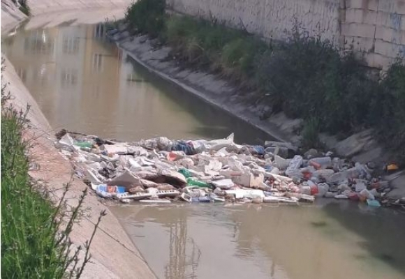 Şamran Kanalındaki çöpler tepki çekiyor