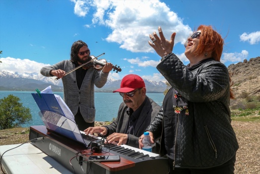 Akdamar Adası'nda müzik ziyafeti