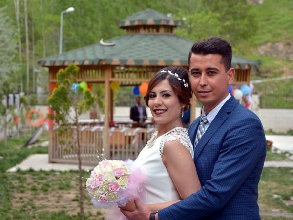 Okulda nikah kıydılar