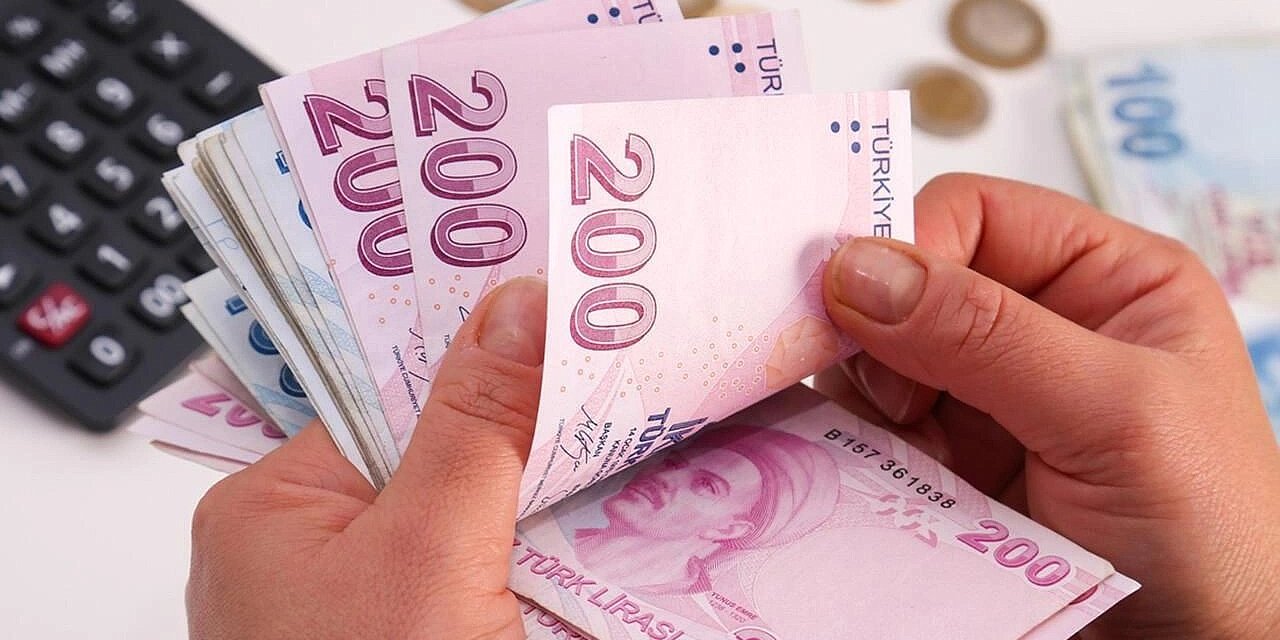 Yeni Zam Müjdesiyle EYT, SSK ve BAĞ-KUR Emeklileri Rahatlatacak! Kurban Bayramı Öncesinde Emekli Maaşlara 2.000 TL Eklenecek