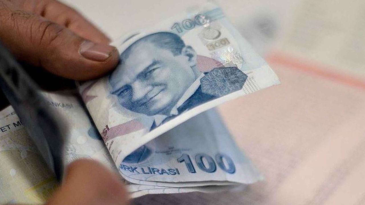 Kamu bankası muslukları açtı! 18-45 yaş arasına 250 bin TL kredi müjdesi çıktı: O şartı sağlayanlar alabilecek