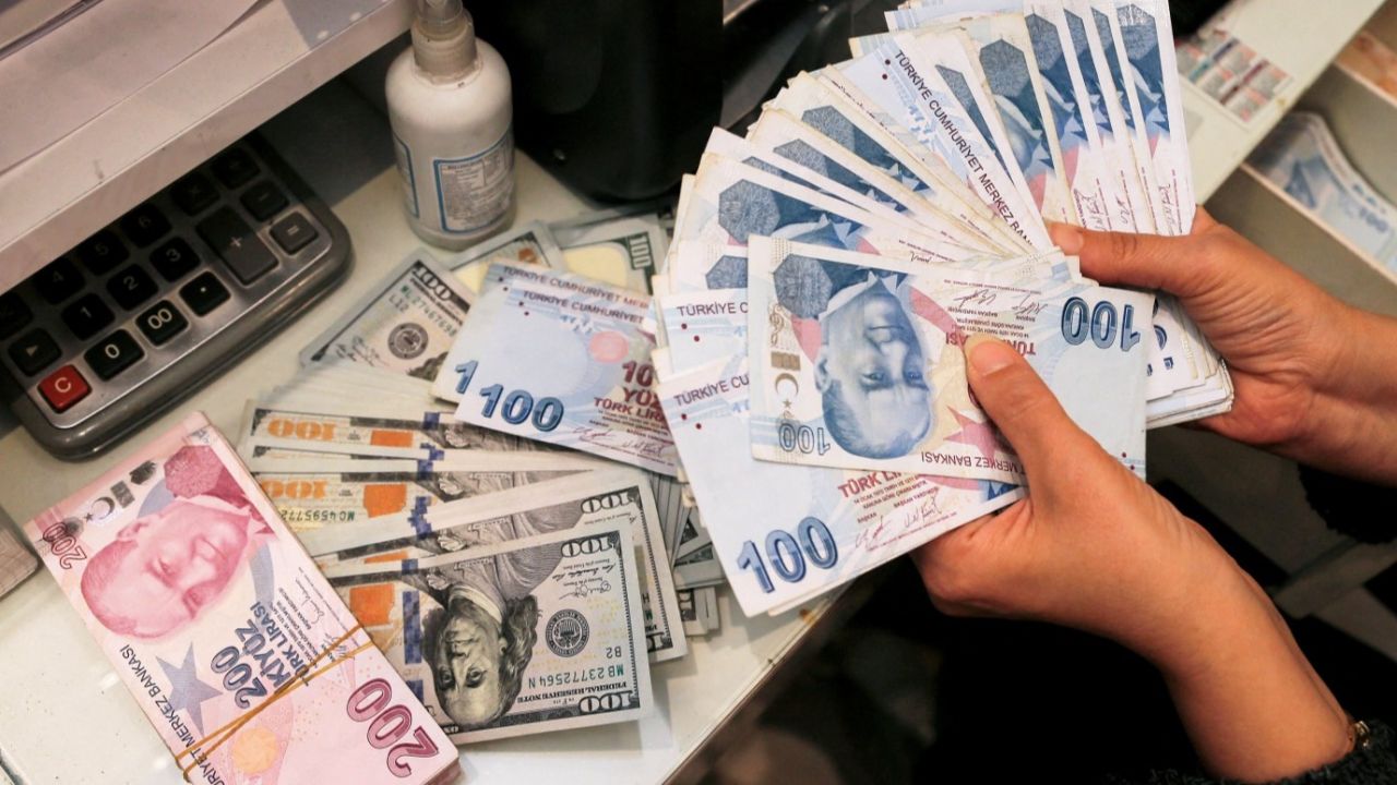 Dolar kurunda yıllar sonra ilk kez oldu! Doları olan görünce neye uğradığını şaşırdı