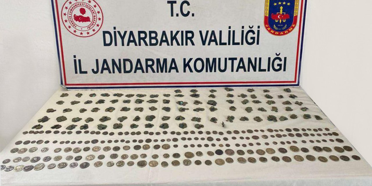 Diyarbakır'da Tarihi Sikkeleri 200 Bin Dolara Satmaya Çalışırken Yakalandılar