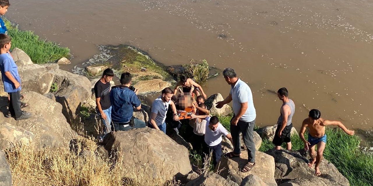 9 Yaşındaki Ali, Serinlemek İçin Girdiği Dicle Nehri'nde Boğuldu