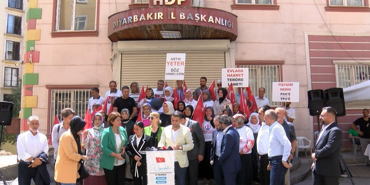 Evlat Nöbetindeki Çadırda, ‘Diyarbakır Annelerin Terörle Mücadelesi 5. Yılında’ Paneli