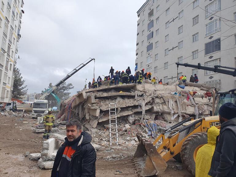 Depremde 137 Kişinin Öldüğü 2 Apartman Hem Ruhsatsız Hem Projesiz