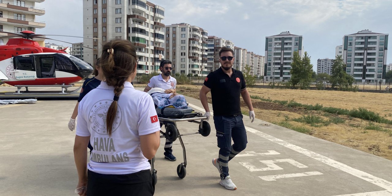 Beyninde Pıhtı Oluşan Zeynep, Ambulans Helikopterle Sevk Edildi