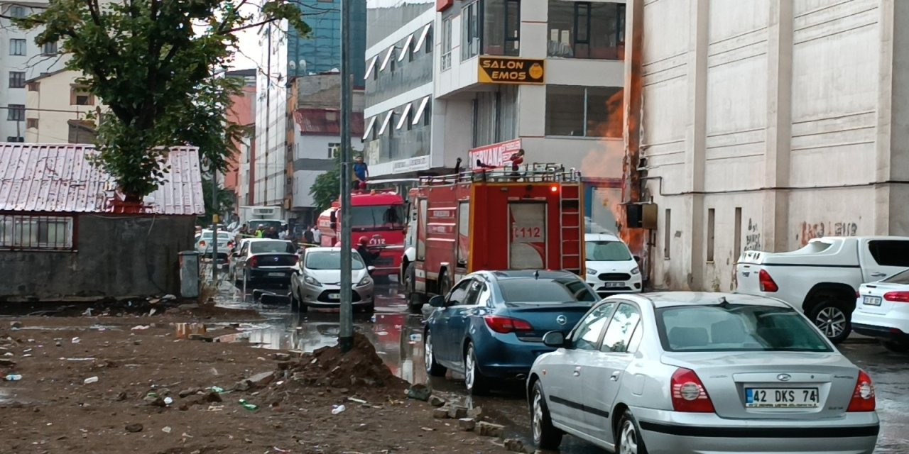 Tatvan’da Avm’de Yangın