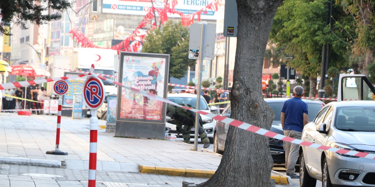 Fünye İle Patlatılan Şüpheli Kutudan Defter- Kitap Çıktı