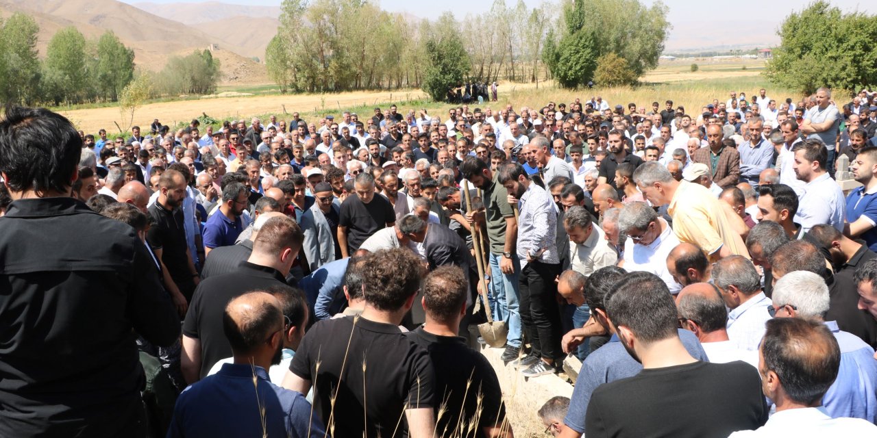 İstanbul'da Marketteki Bıçaklı Saldırıda Ölen Aydın, Hakkari'de Defnedildi